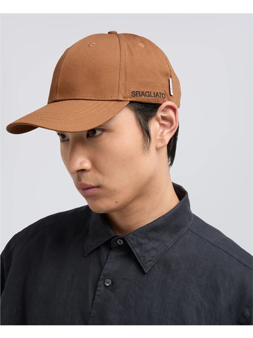 CAPPELLO IN GABARDINE DI COTONE CON LETTERING SBAGLIATO - TABACCO ASPESI | 2C01D10310085